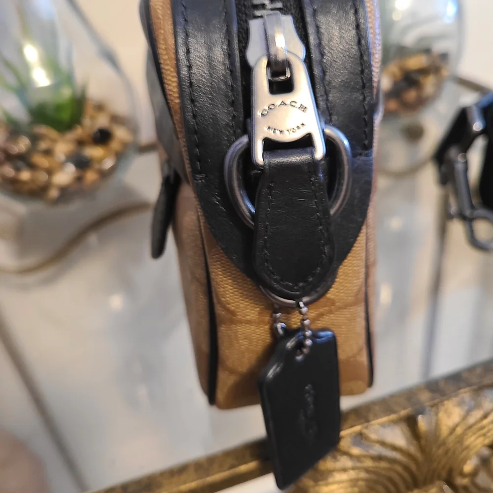 Coach Men/Women Signature Canvase Messanger Bag in Brown and Black/Unisex - Picture 6 of 13